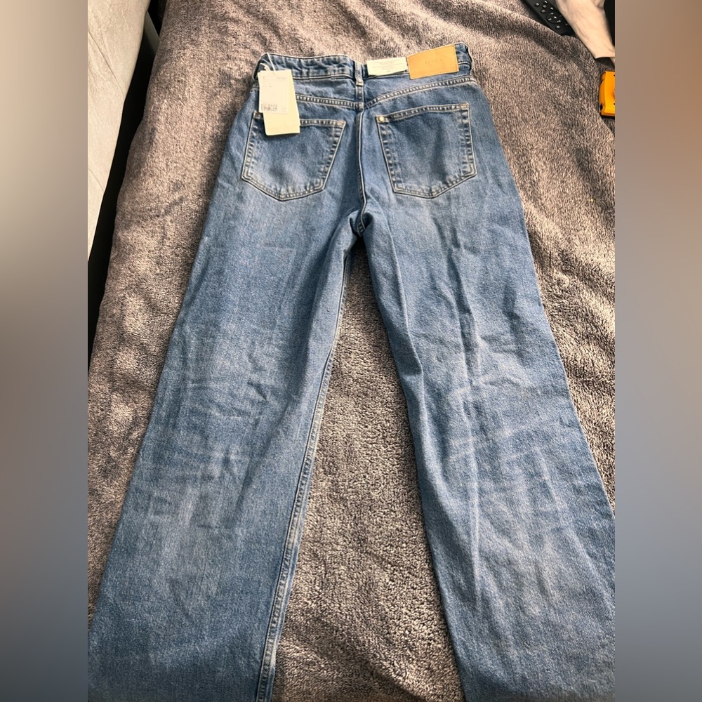 These are cute H&M jeans I feel would look great on someone who wears a size 4.